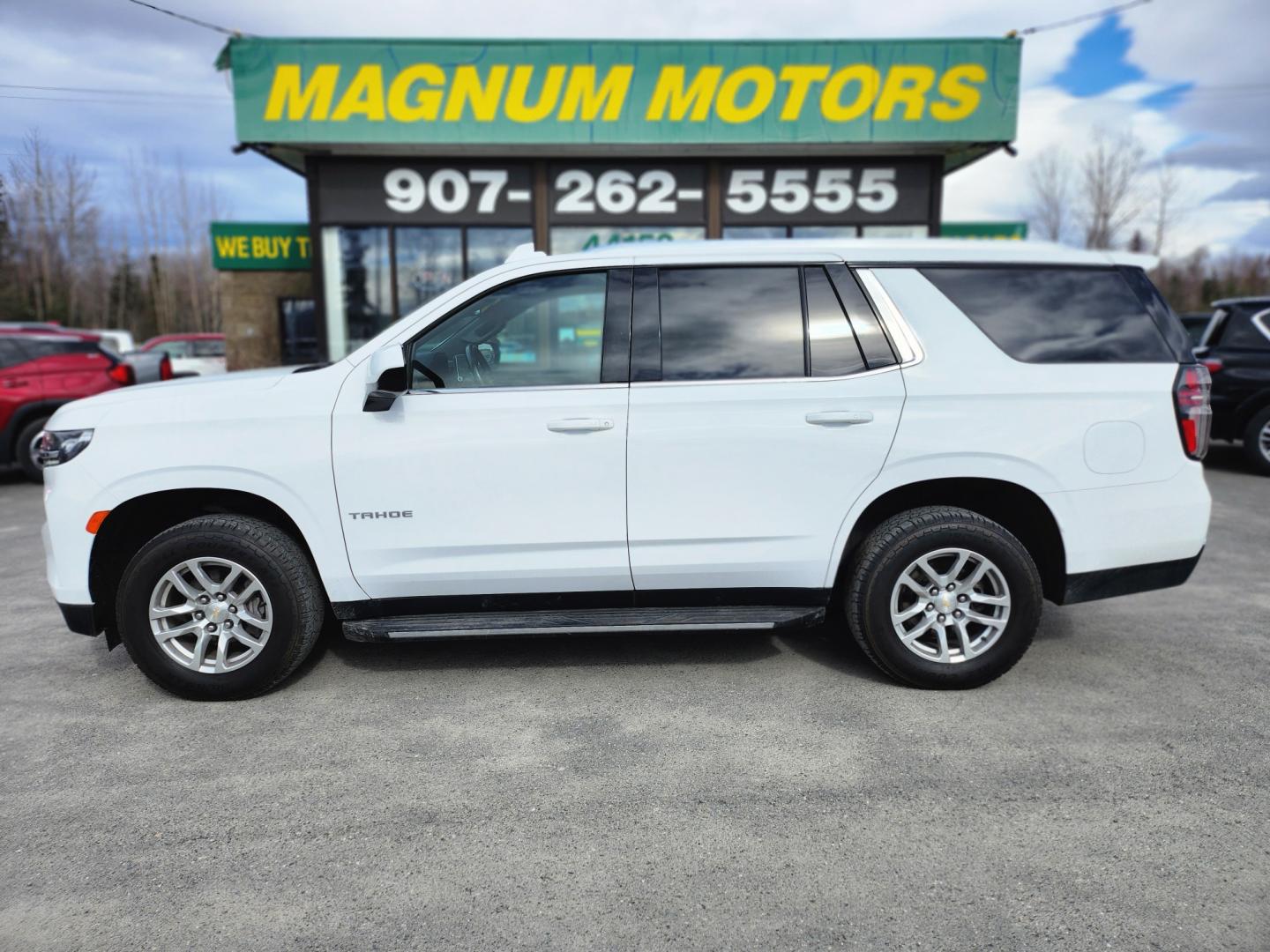 2021 WHITE /BLACK CHEVROLET TAHOE LT (1GNSKNKD5MR) with an 5.3L engine, Automatic transmission, located at 1960 Industrial Drive, Wasilla, 99654, (907) 274-2277, 61.573475, -149.400146 - Photo#0